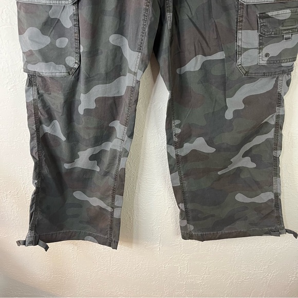American Eagle Stretch Convertible Baggy Cargo Jogger in Camo - Picture 8 of 13